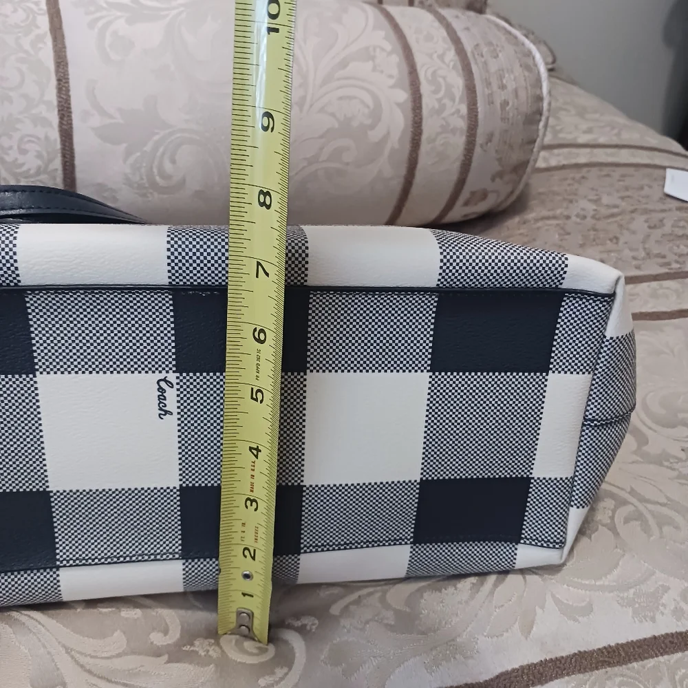 HP🎉🎉Coach Buffalo Plaid City Navy and Ivory Tote F66929 EUC 11"w X 10"h X 7"w - Picture 11 of 16